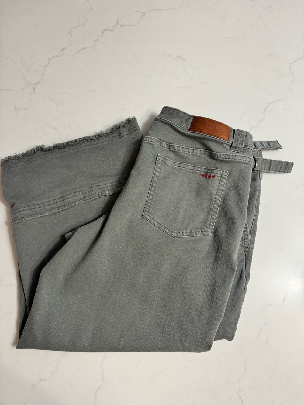Peace Love World Gray Raw Hem Cropped Pants 6P